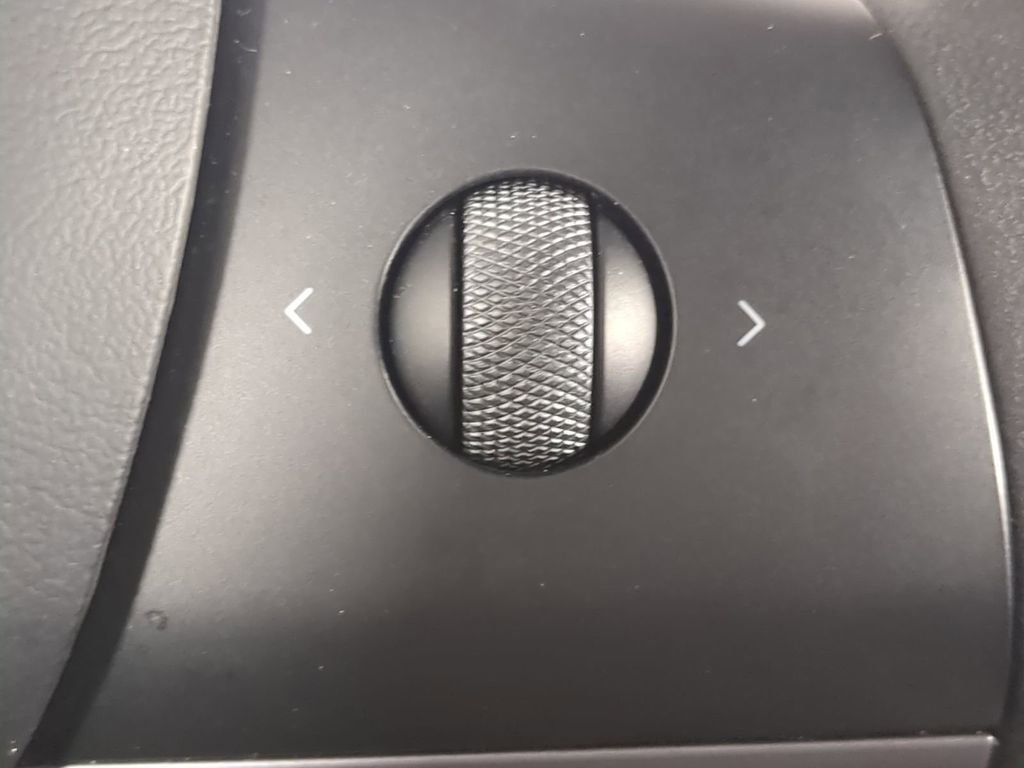 Used 2023 Tesla Model Y Performance image 31