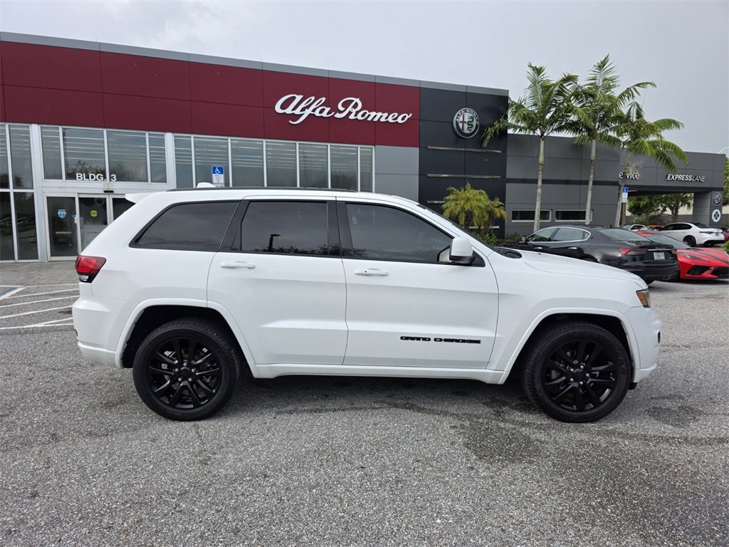 Used 2019 Jeep Grand Cherokee Altitude image 3