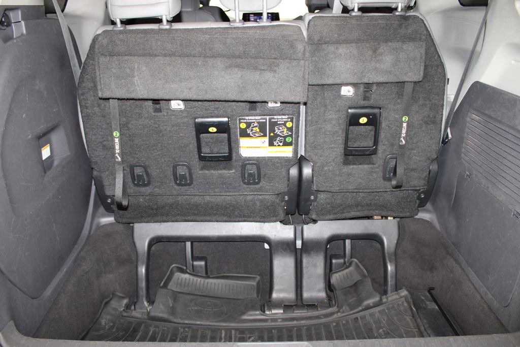 Used 2021 Toyota Sienna XLE image 13