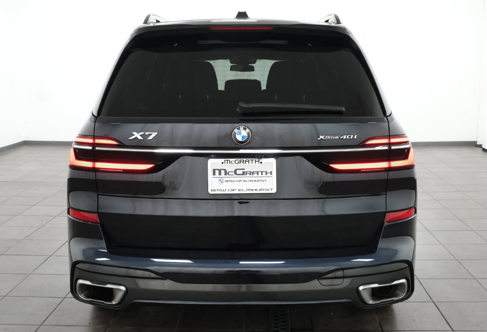 Used 2025 BMW X7 xDrive40i w/ M Sport Package AWD/4WD image 4