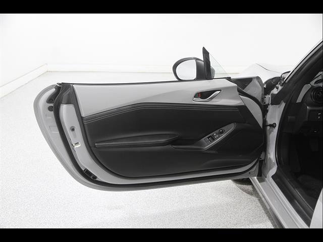 Used 2025 MAZDA MX-5 Miata Club RWD image 5