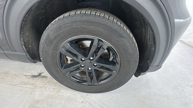 Used 2023 Ford Explorer XLT w/ Equipment Group 202A image 9