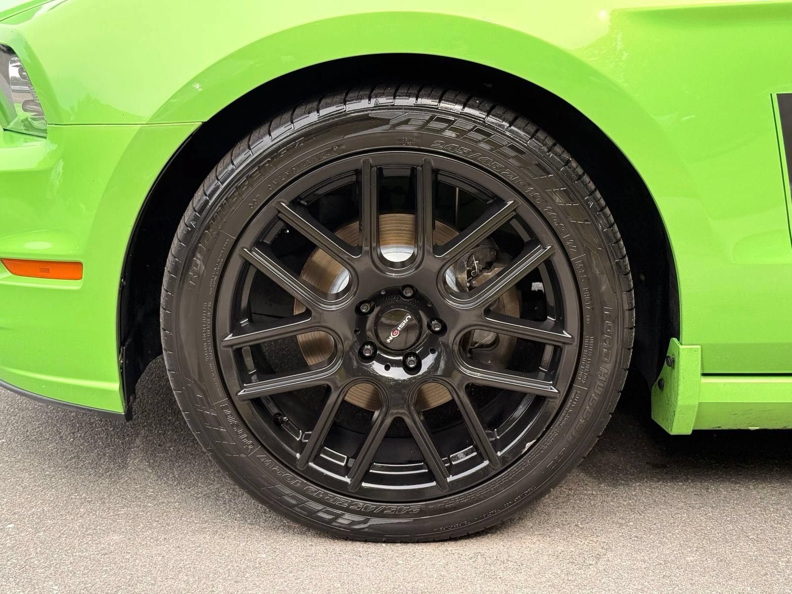Used 2013 Ford Mustang Coupe RWD image 14
