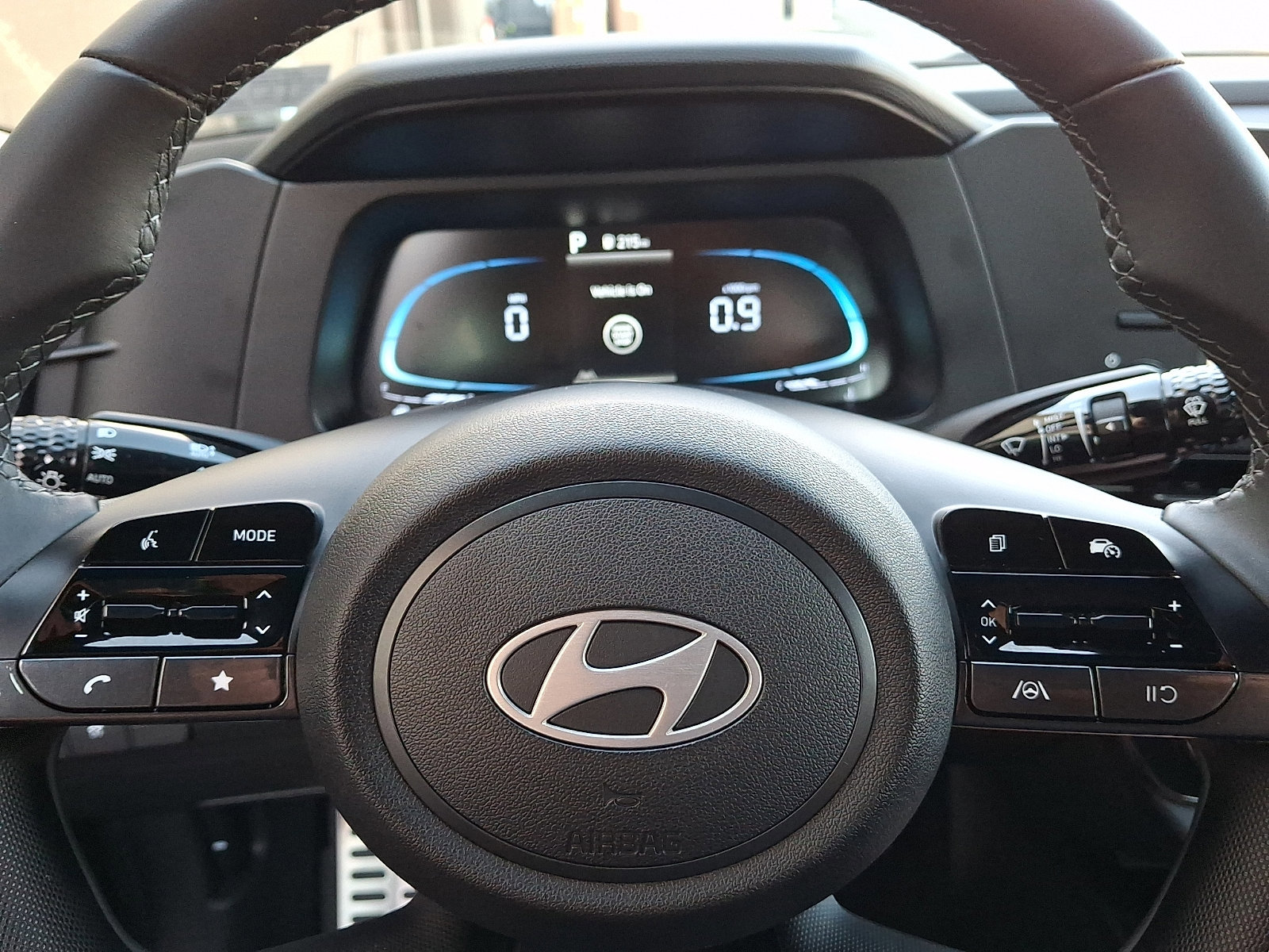 Certified 2025 Hyundai Elantra Sport FWD image 18