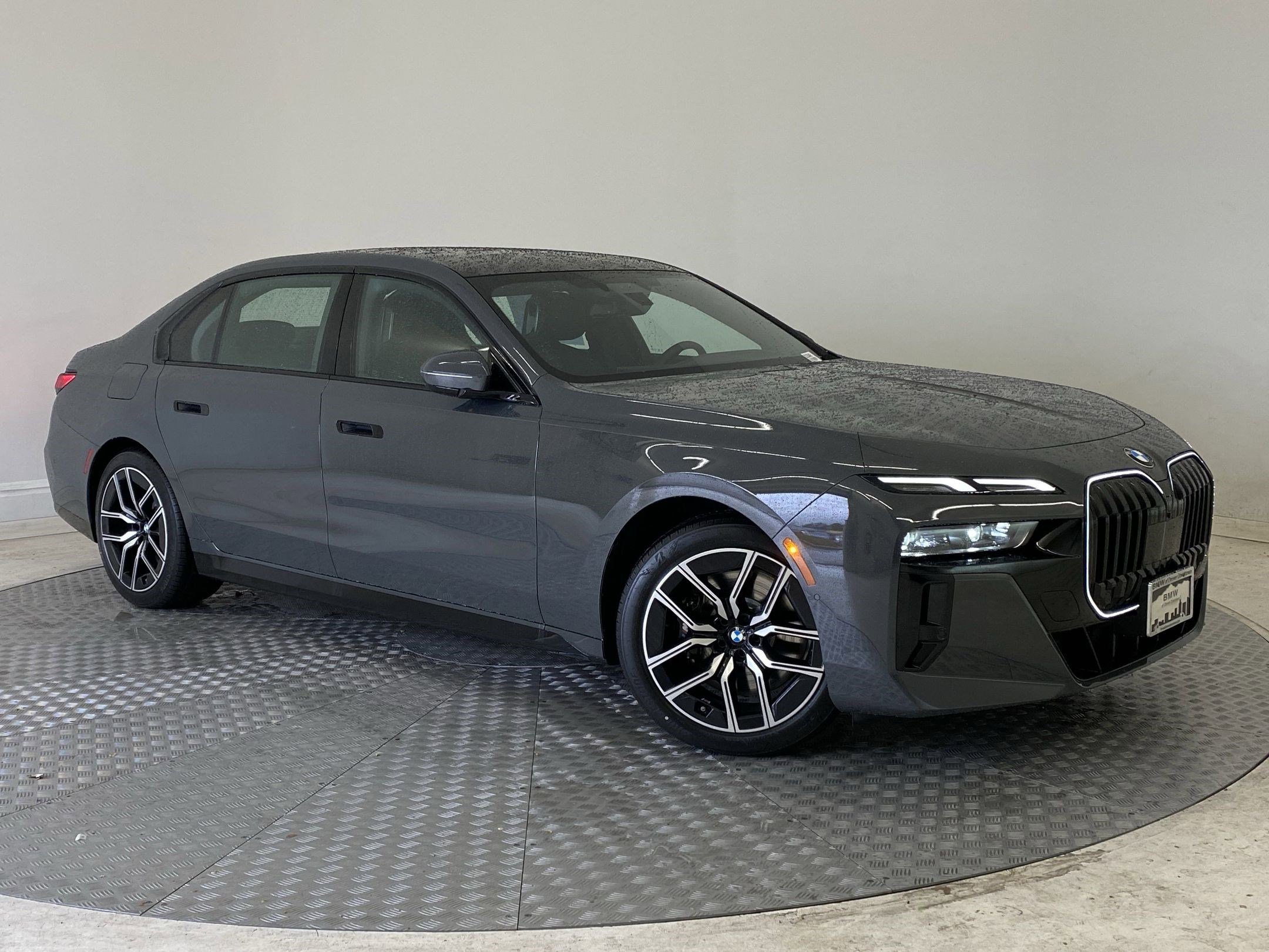 Used 2025 BMW 740i xDrive image 6