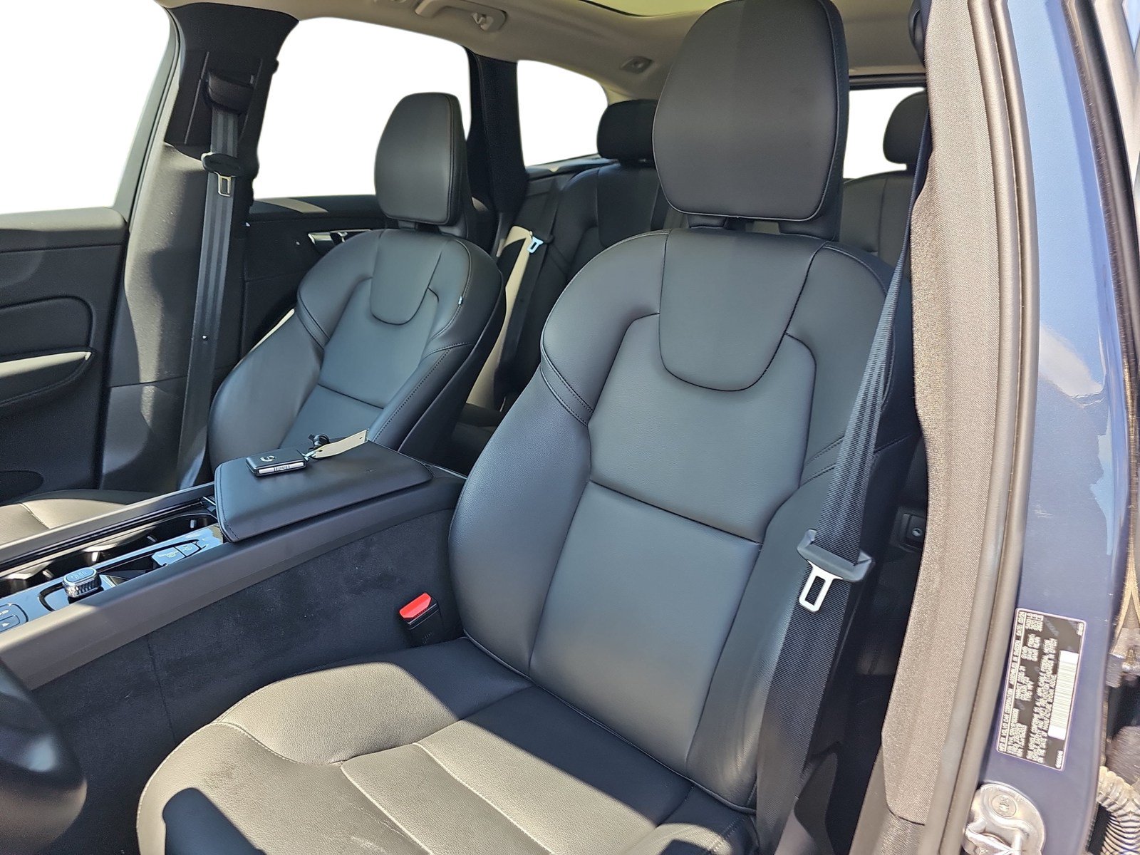 Used 2024 Volvo XC60 B5 Core w/ Protection Package Premier AWD/4WD image 12