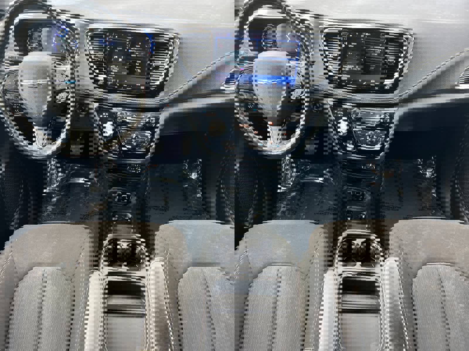 Used 2021 Chrysler Pacifica Touring w/ S Appearance Package image 4