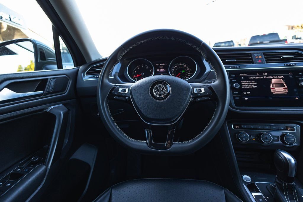 Used 2021 Volkswagen Tiguan SE w/ Panoramic Sunroof Package image 26