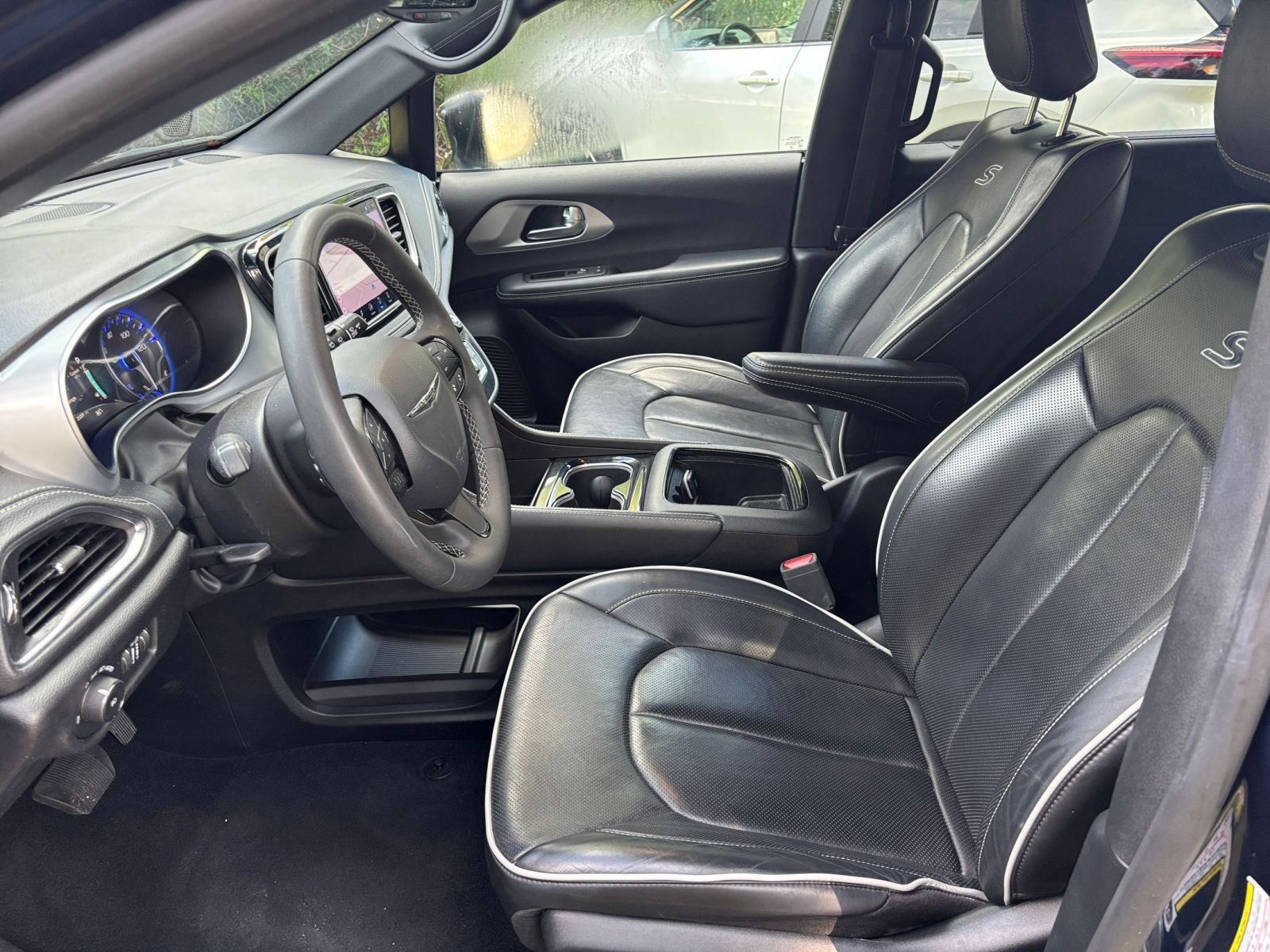Used 2025 Chrysler Pacifica Limited FWD image 29