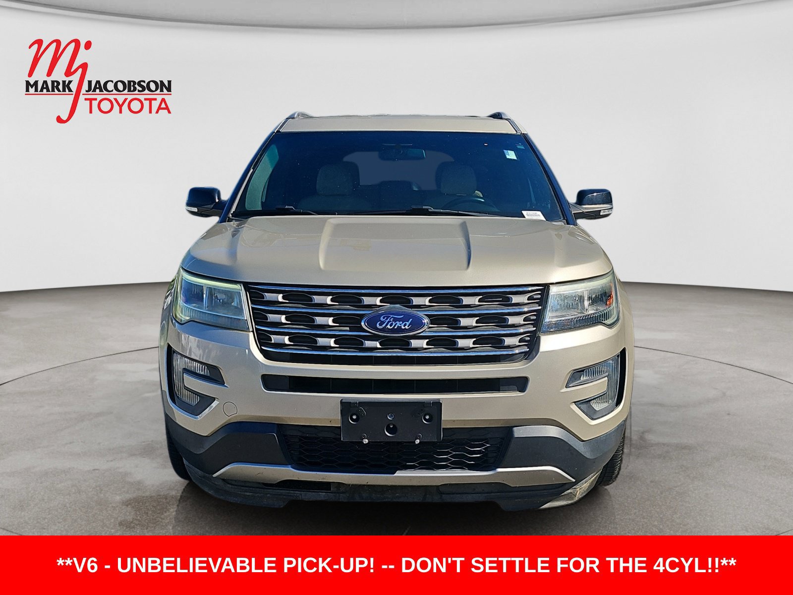 Used 2017 Ford Explorer XLT AWD/4WD image 2