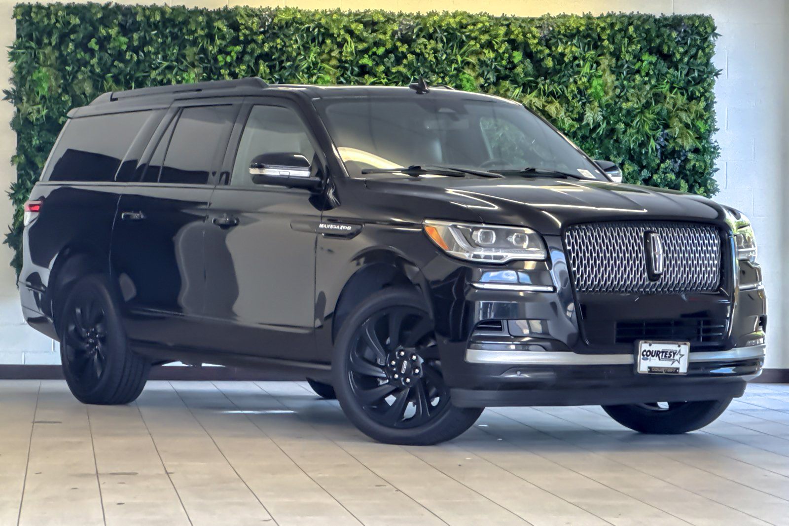 Certified 2023 Lincoln Navigator L Reserve AWD/4WD image 2