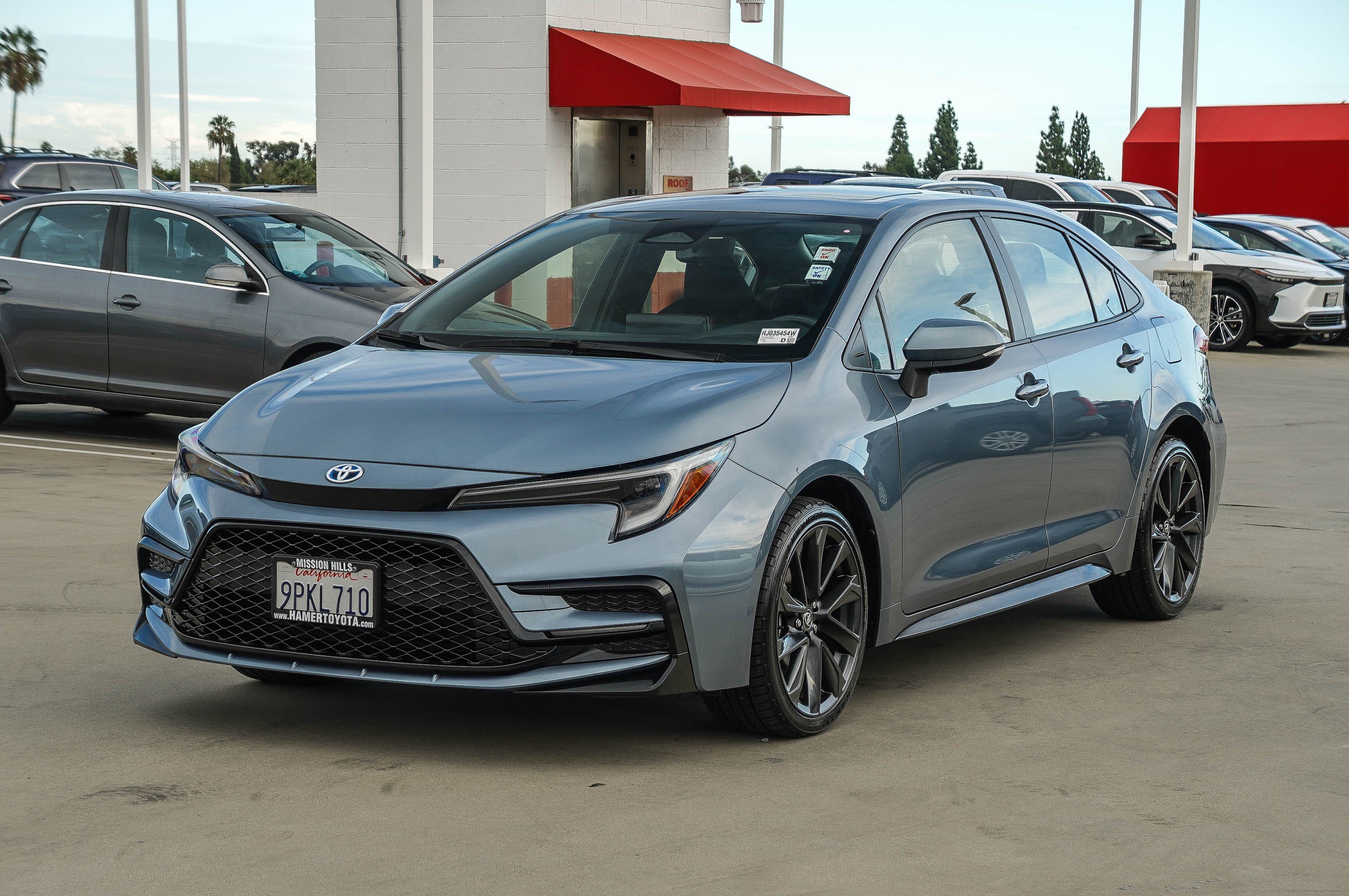 Certified 2024 Toyota Corolla SE w/ SE Package FWD image 3