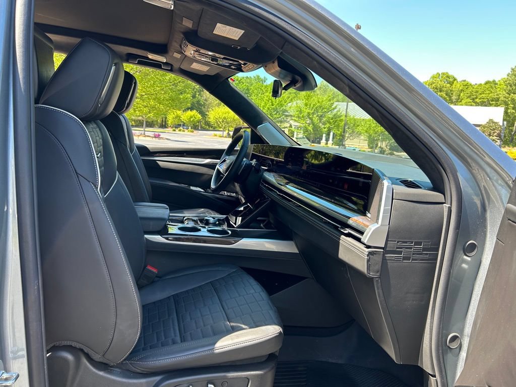 Used 2025 Cadillac Escalade Sport Platinum w/ LPO, Floor Liner Package AWD/4WD image 61