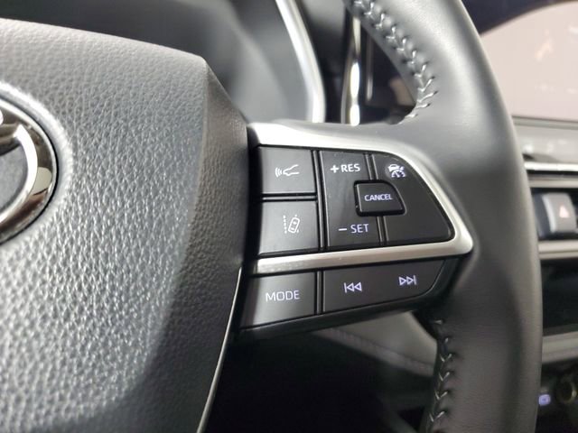 Used 2025 Toyota Highlander XLE image 26