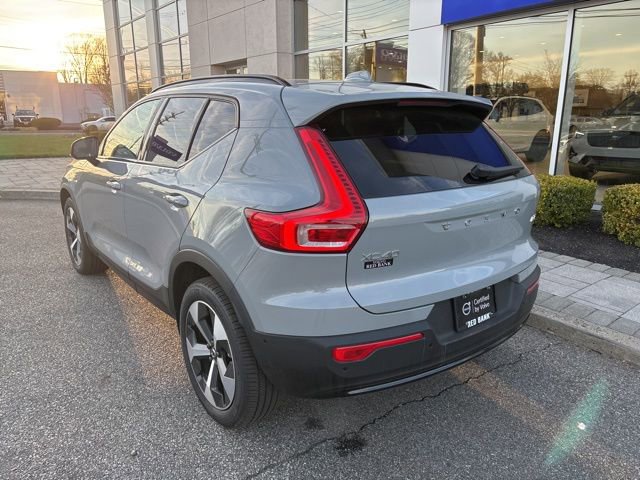 Used 2025 Volvo XC40 B5 Plus AWD/4WD image 3