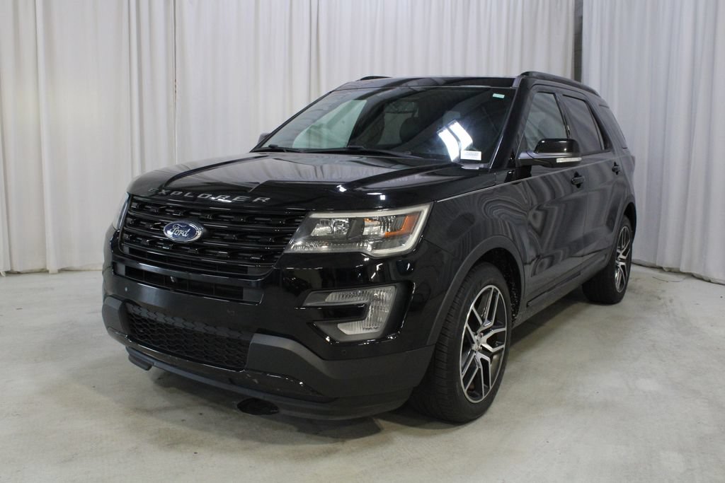 Used 2017 Ford Explorer Sport w/ Equipment Group 401A AWD/4WD image 39