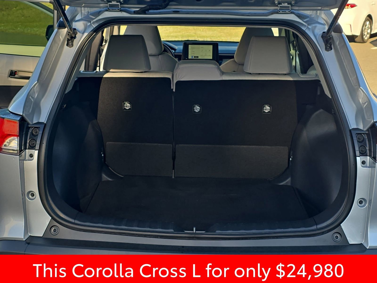 Used 2024 Toyota Corolla Cross L image 18