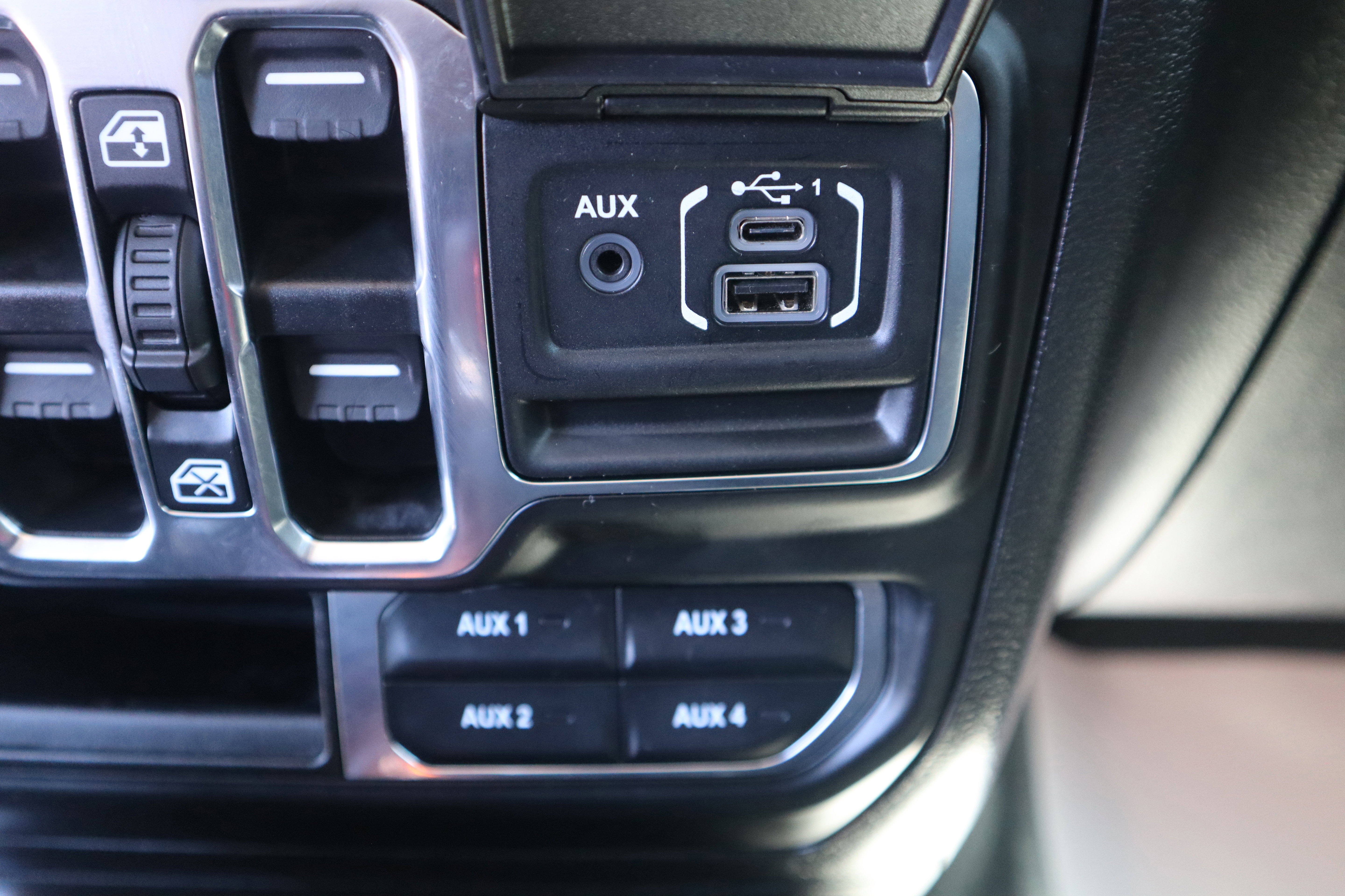 Used 2022 Jeep Wrangler Unlimited Sahara w/ Cold Weather Group image 24