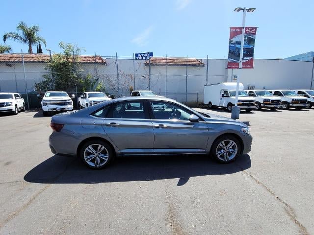 Used 2024 Volkswagen Jetta SE FWD image 9