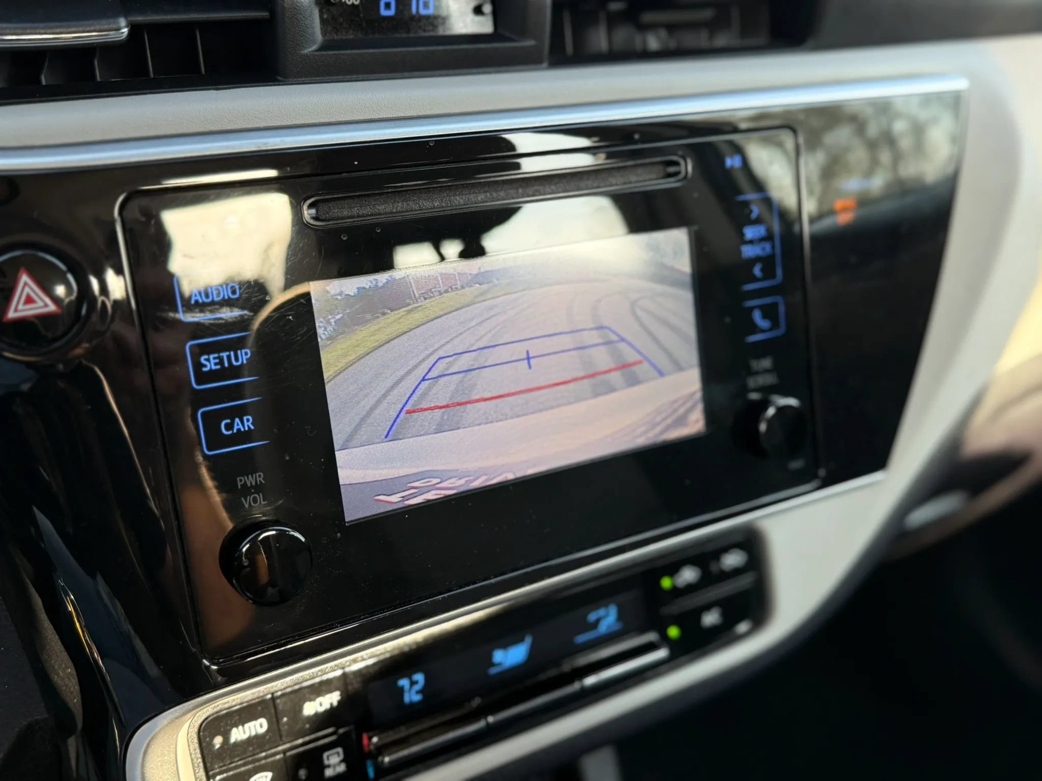 Used 2018 Toyota Corolla LE FWD image 35
