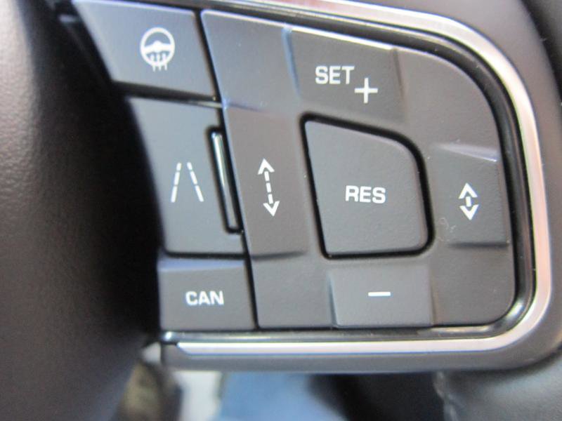 Used 2019 Jaguar F-PACE Premium image 21