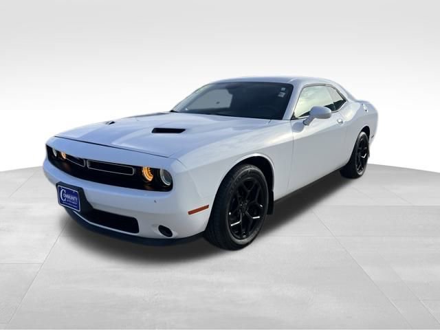 Used 2015 Dodge Challenger SXT image 3