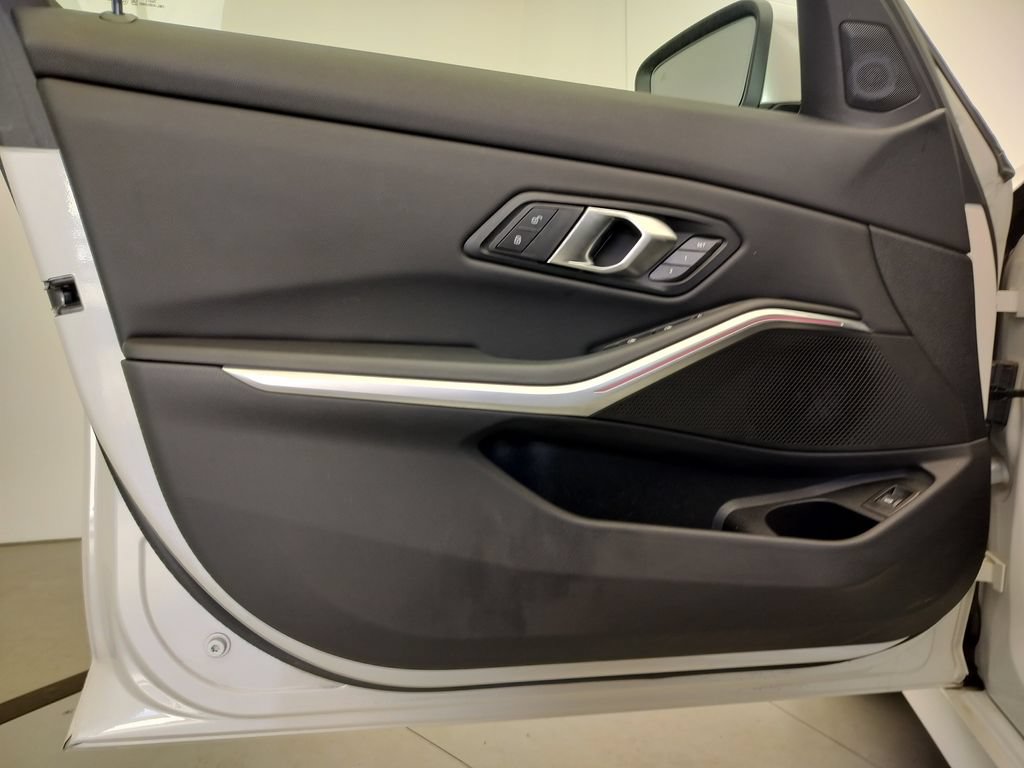 Certified 2025 BMW 330i Sedan RWD image 6