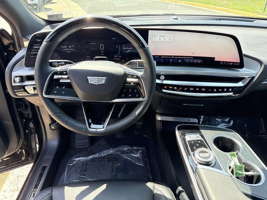 Certified 2025 Cadillac Lyriq Luxury w/ LPO, Floor Liner Package AWD/4WD image 31