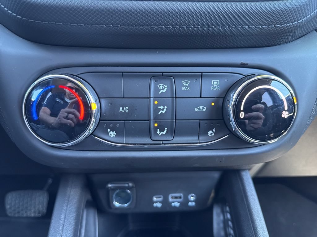 Used 2023 Chevrolet TrailBlazer LT FWD image 22
