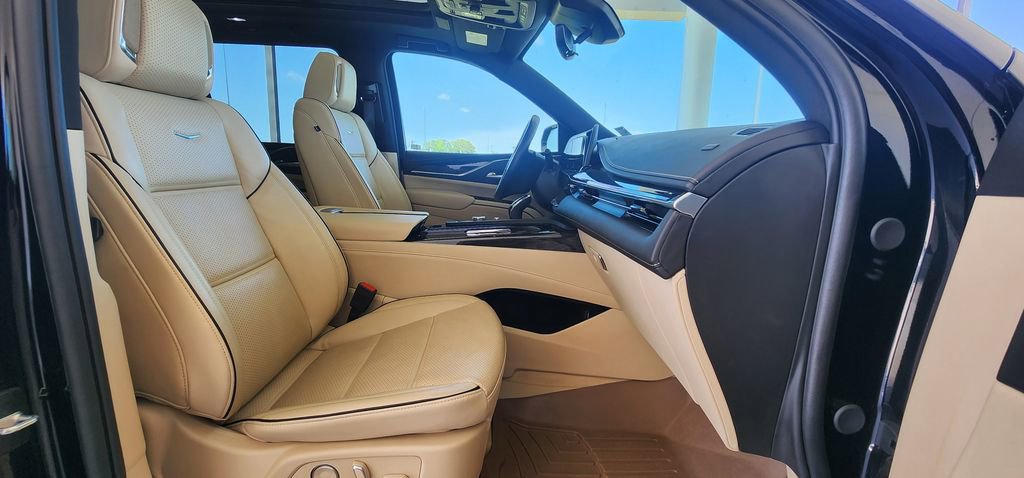 Used 2024 Cadillac Escalade ESV Premium Luxury w/ LPO, Floor Liner Package AWD/4WD image 34