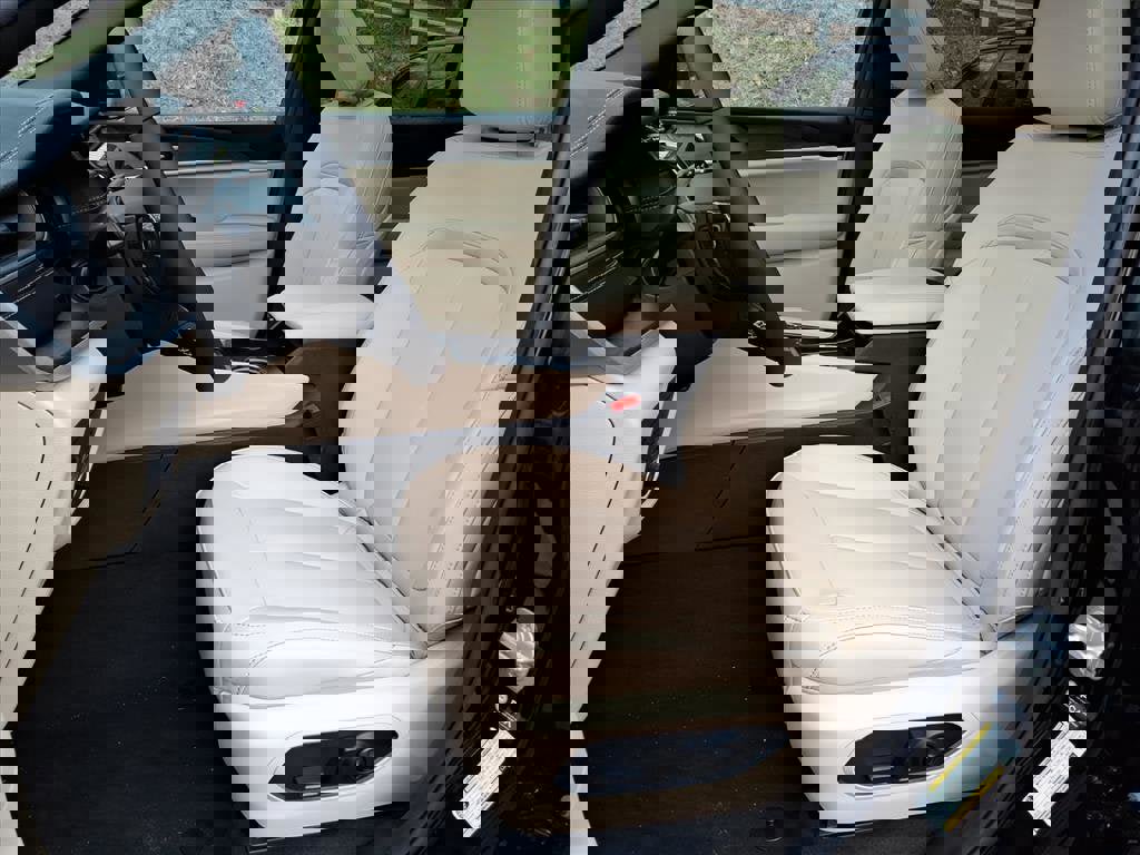 New 2025 Jeep Grand Cherokee L Limited w/ MOPAR Finishing Package image 5