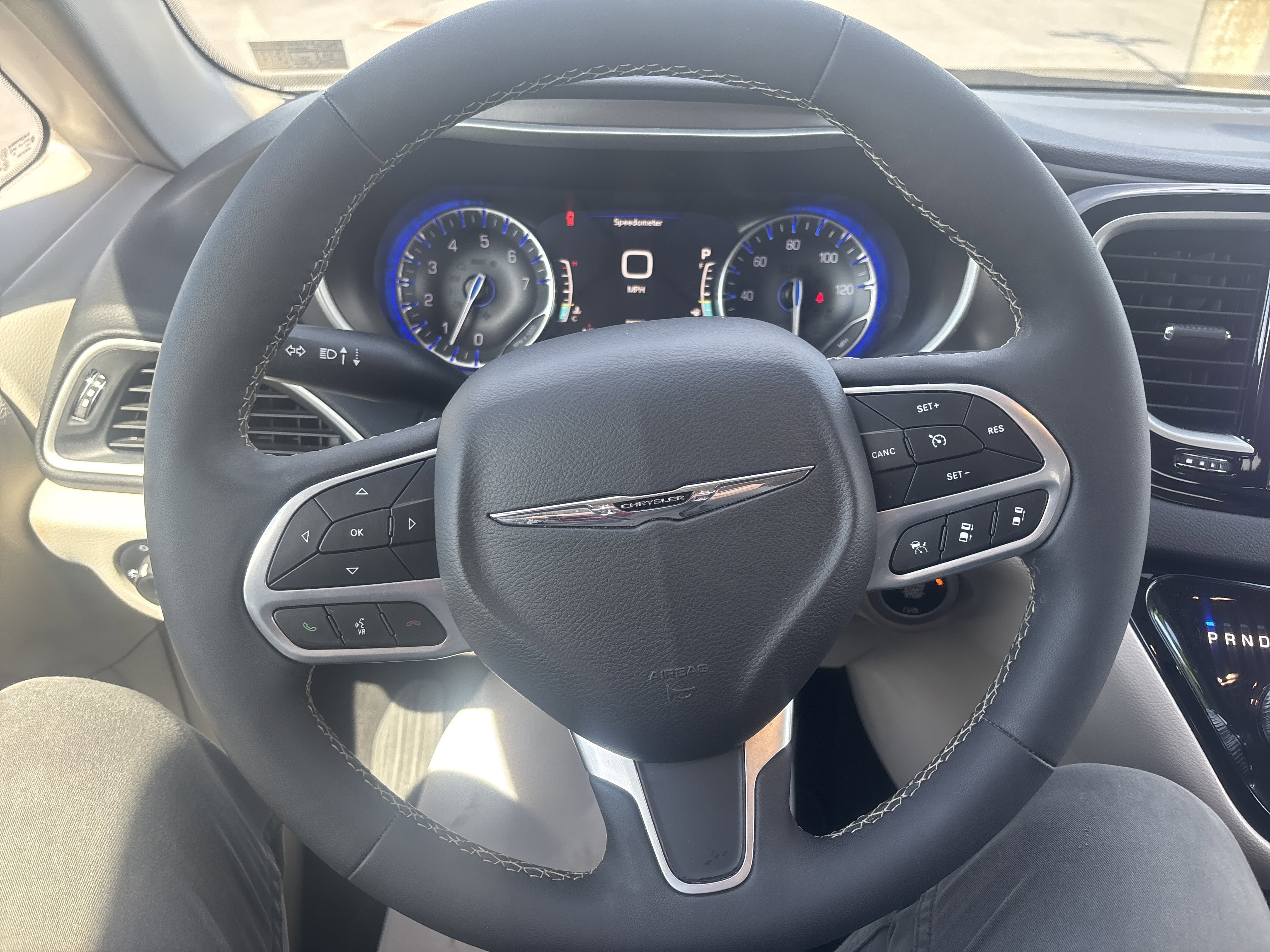 Used 2024 Chrysler Pacifica Touring-L FWD image 19