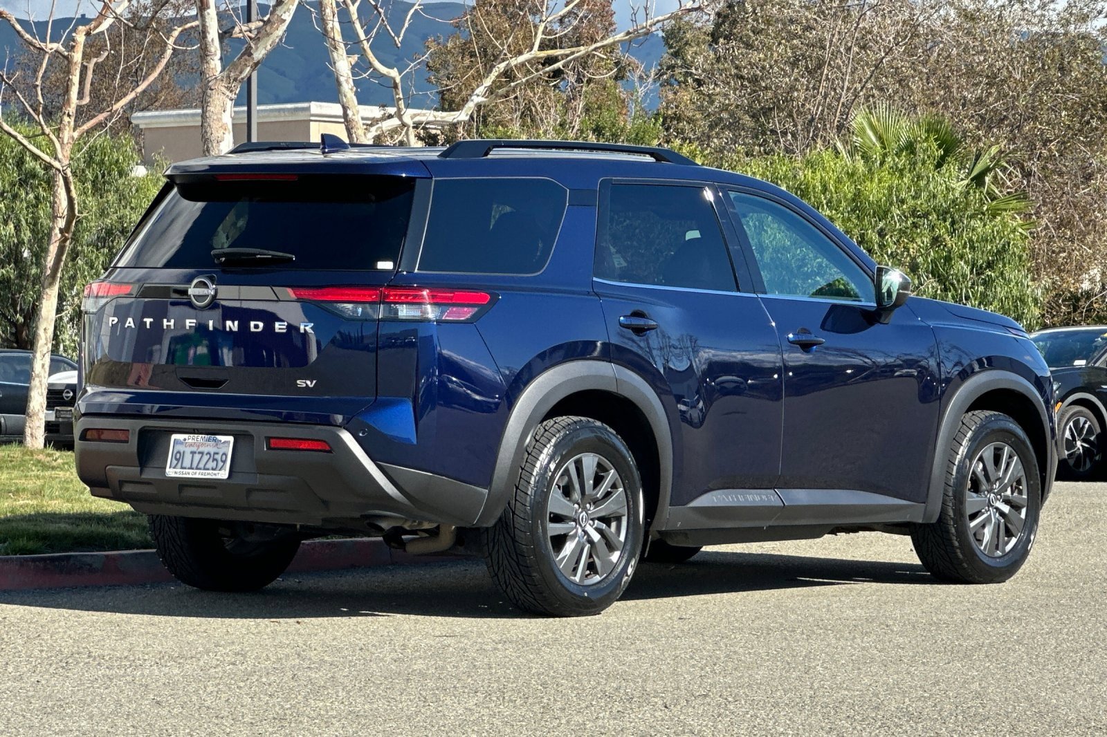 Certified 2024 Nissan Pathfinder SV image 4