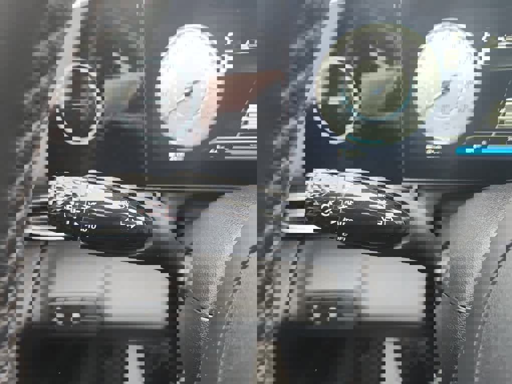 Used 2024 Hyundai Elantra SEL w/ Convenience Package image 32