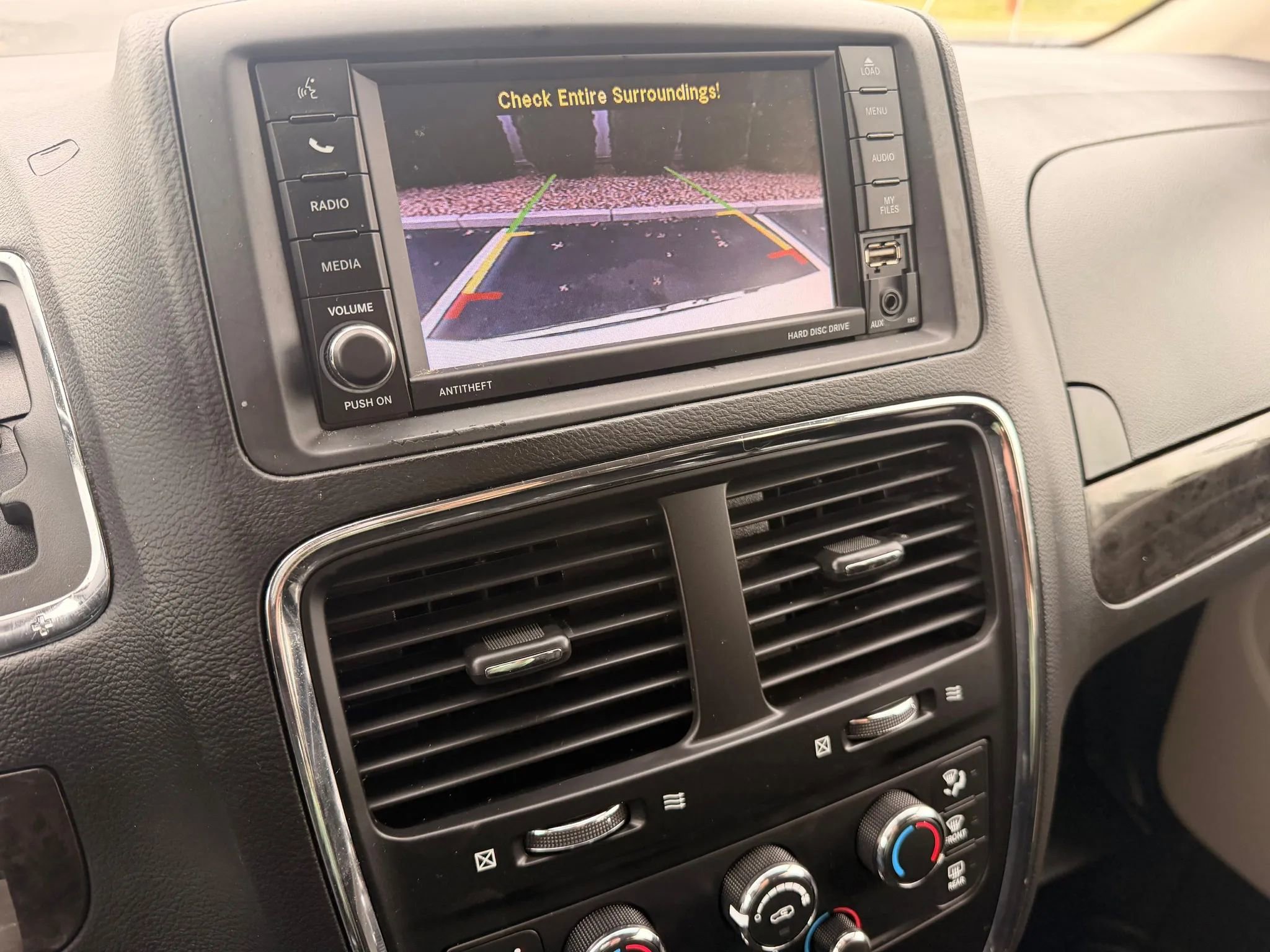 Used 2019 Dodge Grand Caravan SE image 12