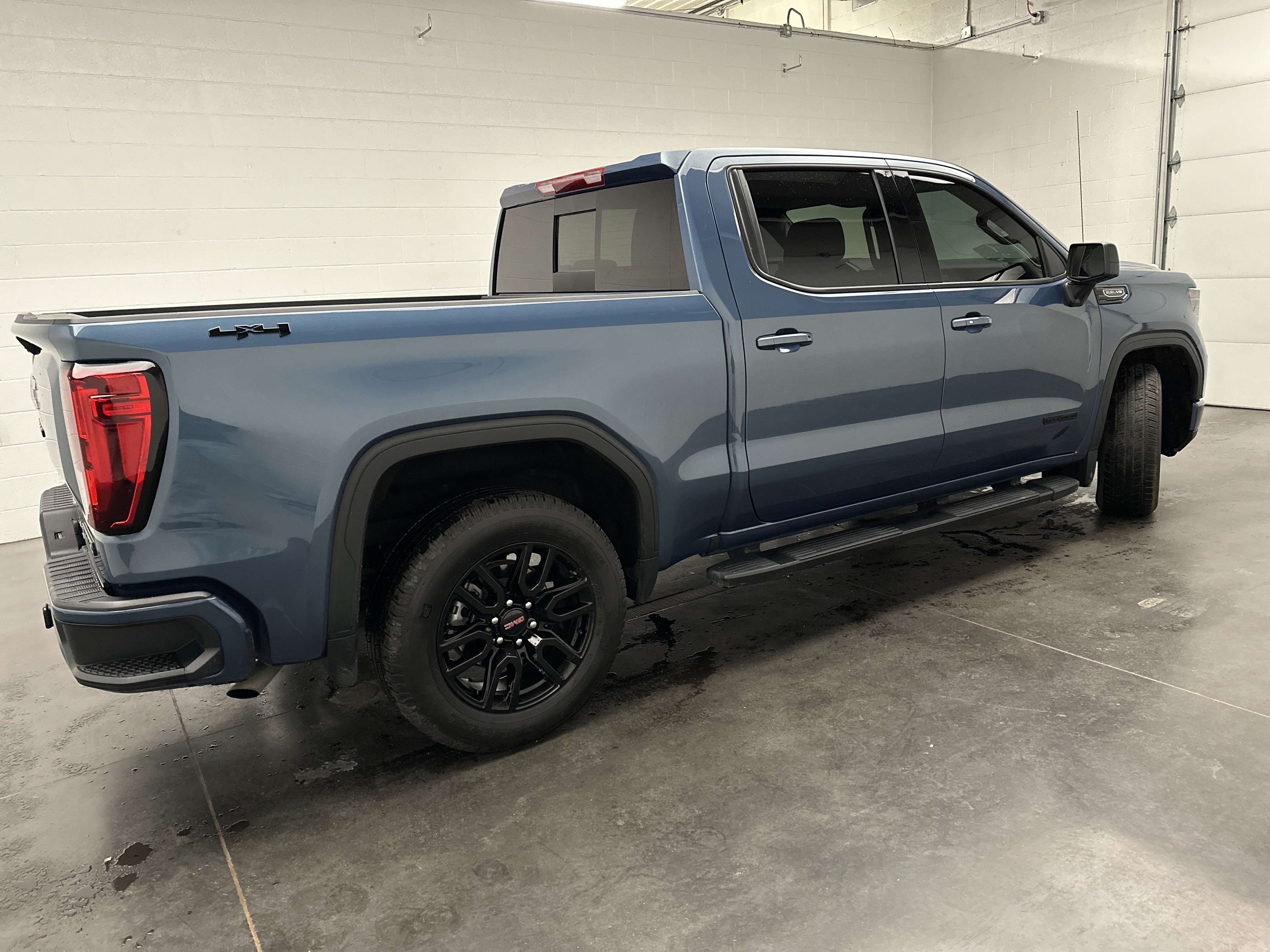 Used 2026 GMC Sierra 1500 Elevation w/ LPO, Elevation Black Package AWD/4WD image 9