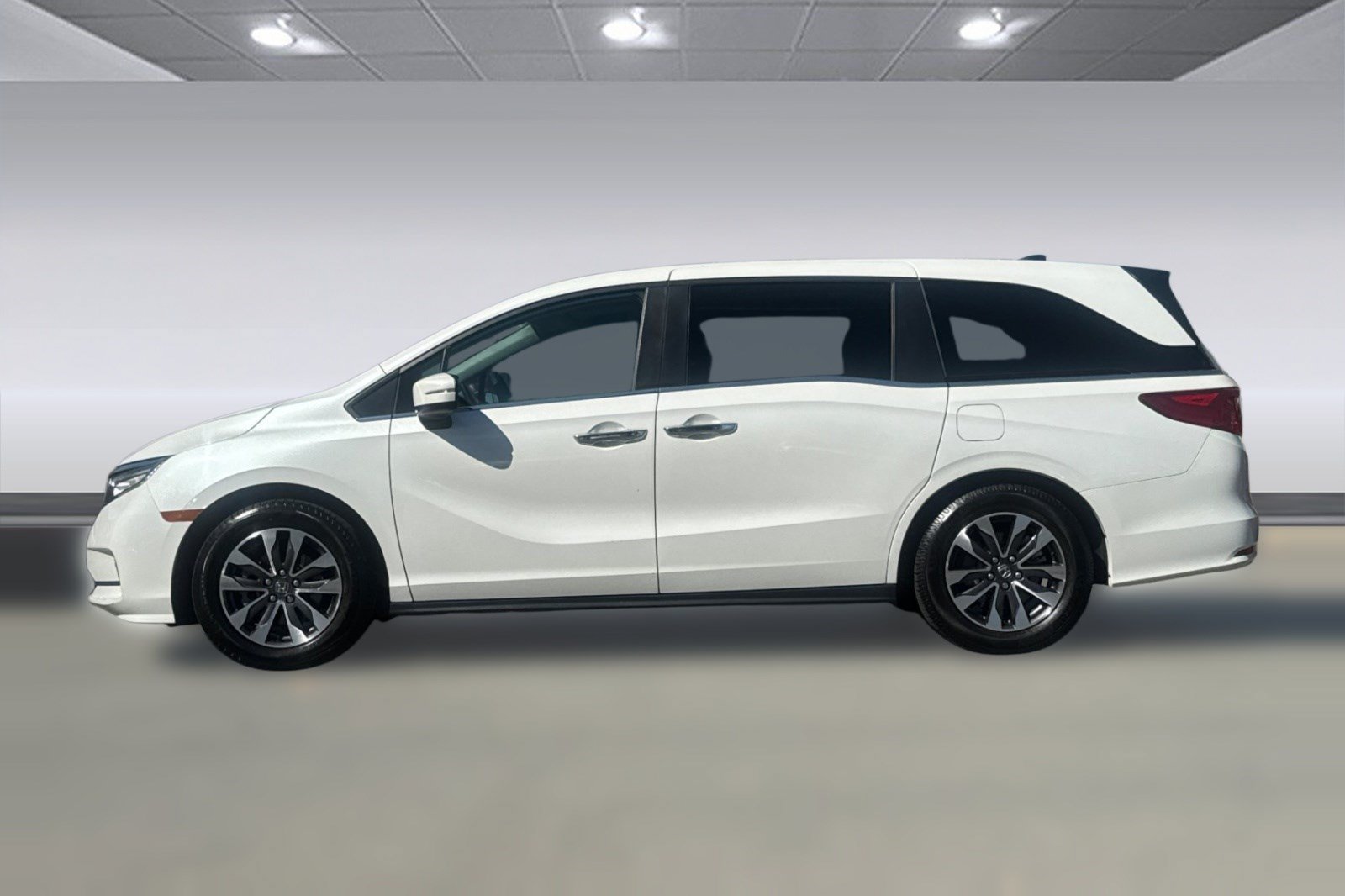 Used 2023 Honda Odyssey EX-L image 2