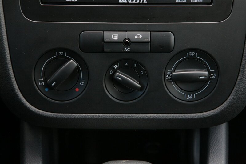 Used 2009 Volkswagen Rabbit S FWD image 21