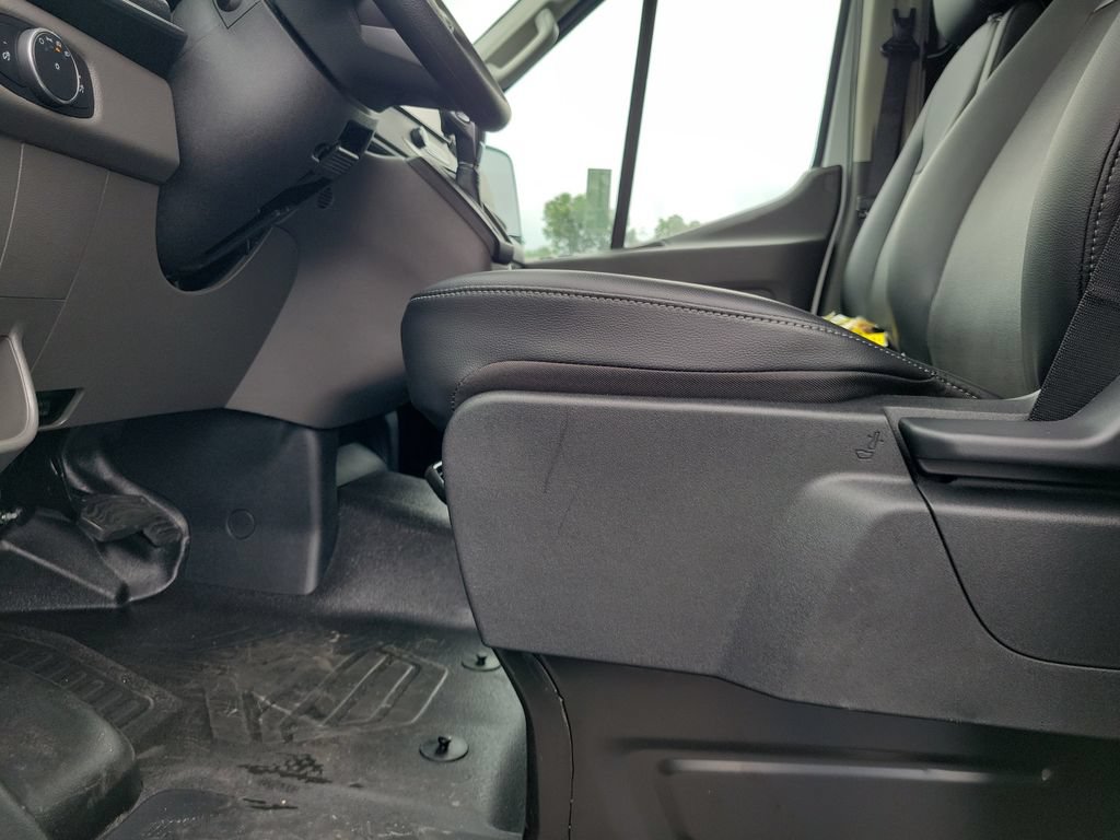 New 2026 Ford Transit 250 148 Medium Roof w/ Load Area Protection Package RWD image 24