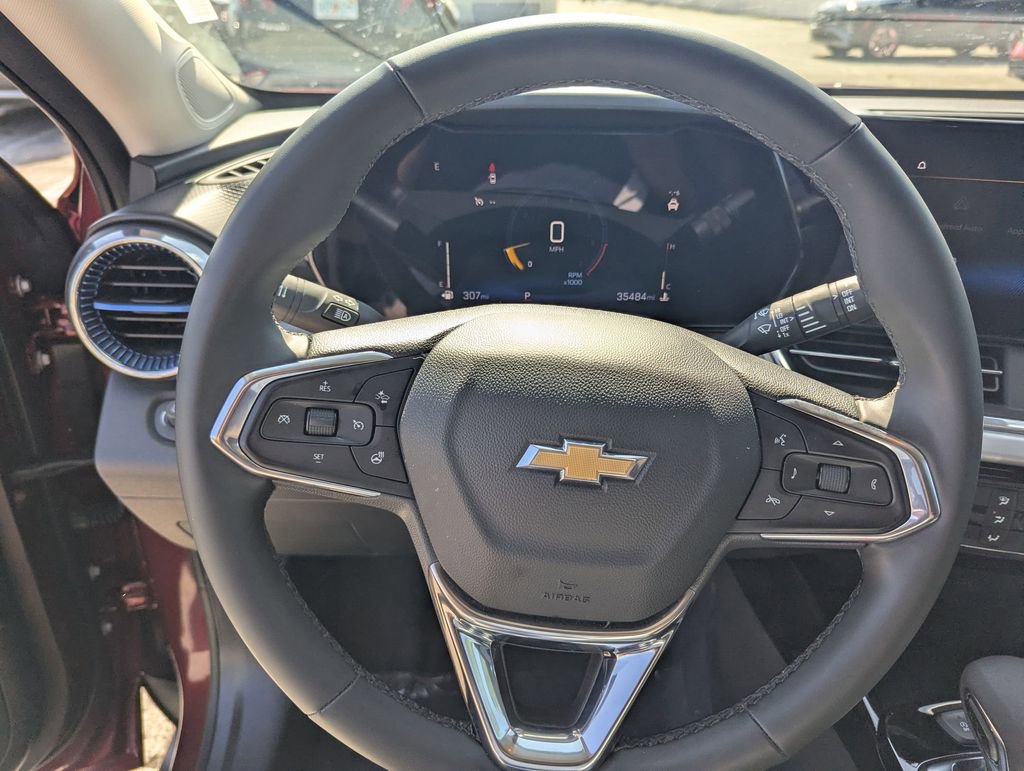 Used 2025 Chevrolet Trax LT w/ LT Convenience Package FWD image 17