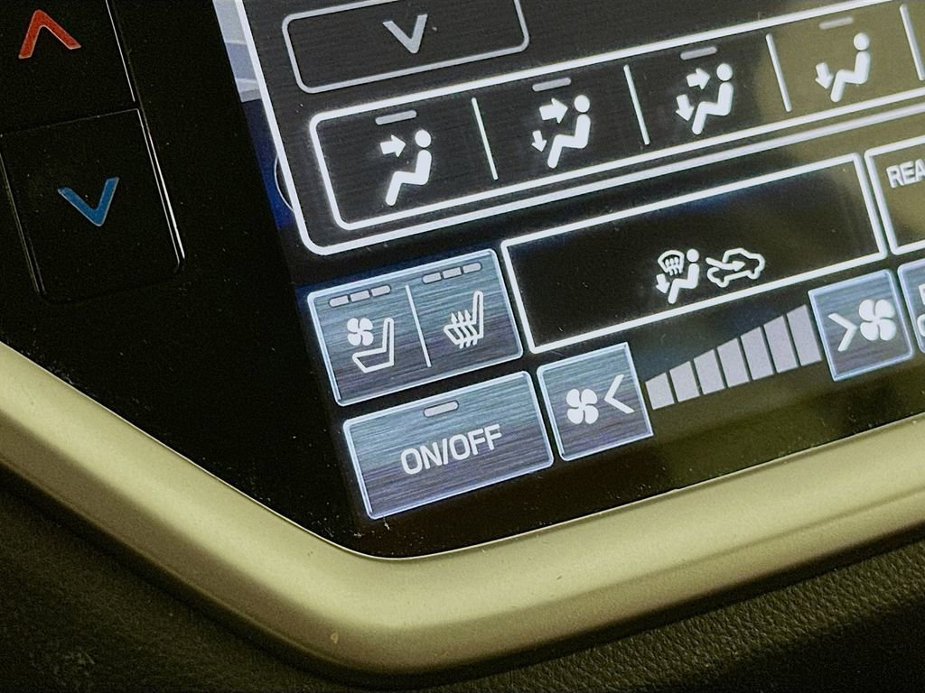 Used 2023 Subaru Ascent Touring AWD/4WD image 28