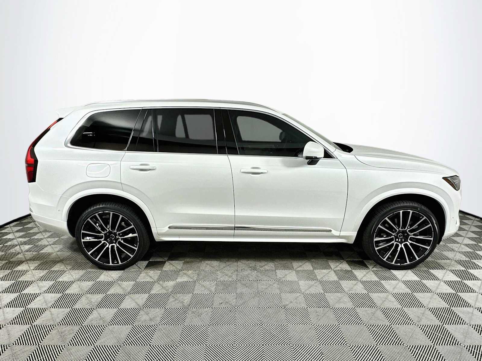 New 2026 Volvo XC90 B6 Plus w/ Protection Package Premier AWD/4WD image 8