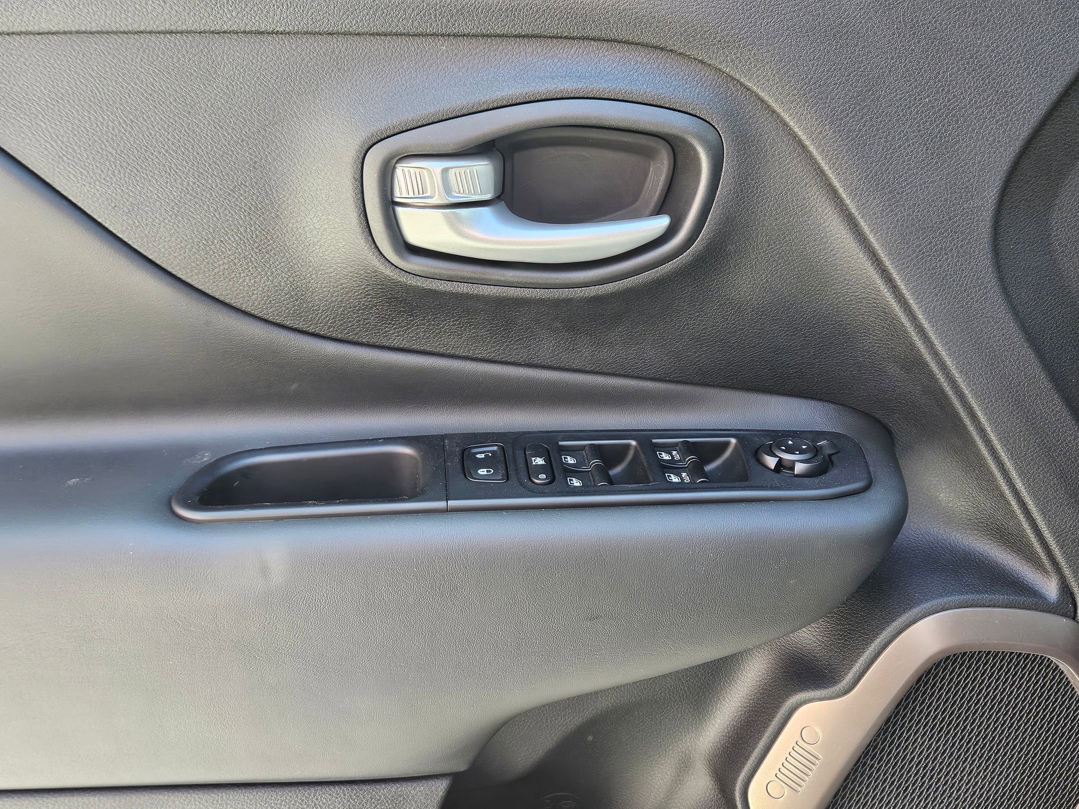 Used 2023 Jeep Renegade Latitude image 19