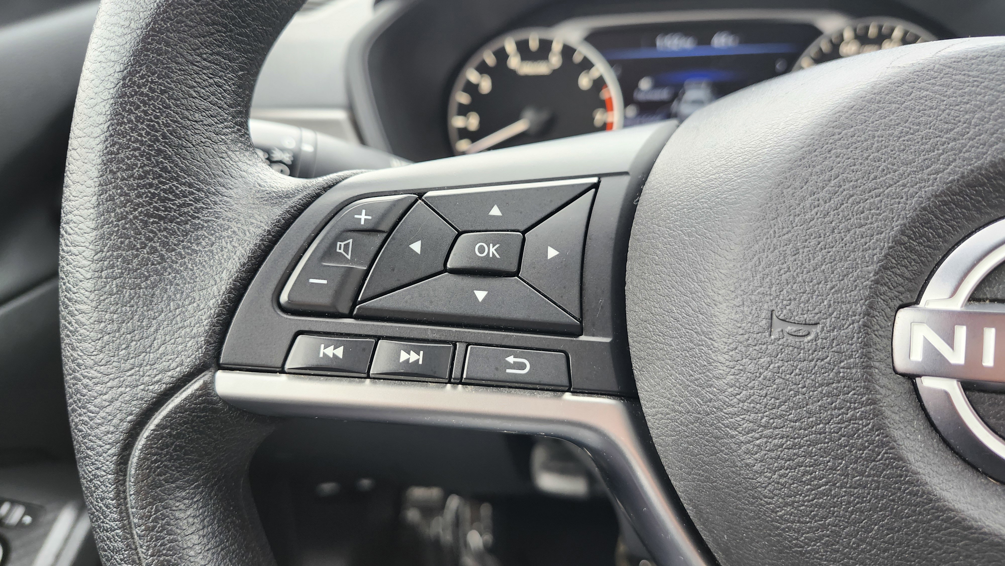 Used 2024 Nissan Altima 2.5 SV image 33