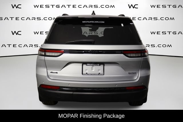Used 2023 Jeep Grand Cherokee Altitude AWD/4WD image 4