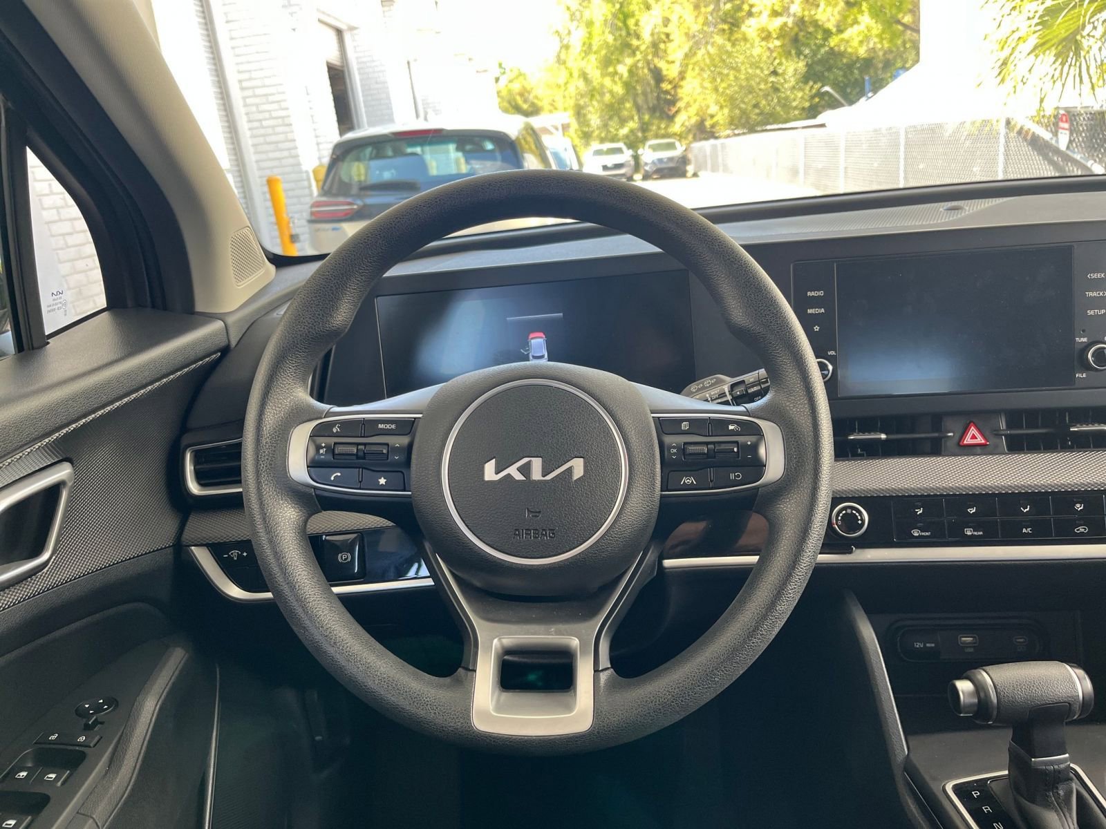 Used 2025 Kia Sportage LX image 27