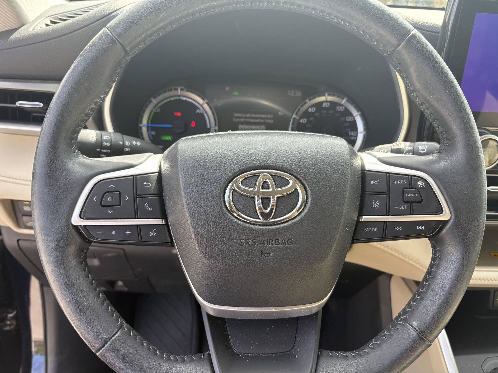 Used 2024 Toyota Highlander XLE AWD/4WD image 13