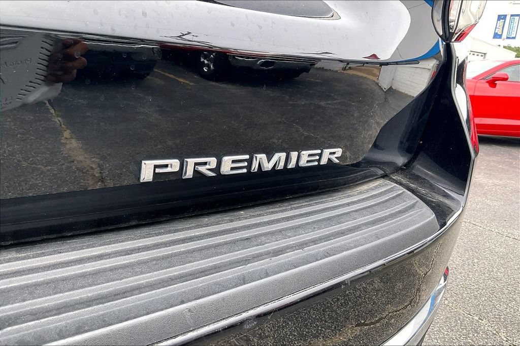 Used 2022 Chevrolet Suburban Premier AWD/4WD image 27