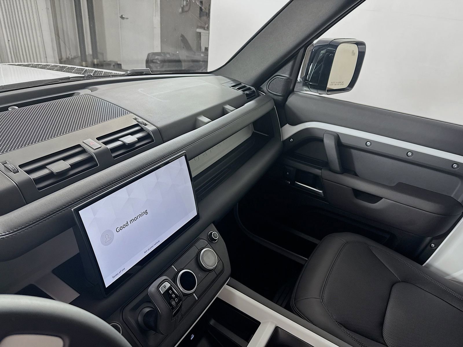 Used 2025 Land Rover Defender 90 X-Dynamic SE AWD/4WD image 6