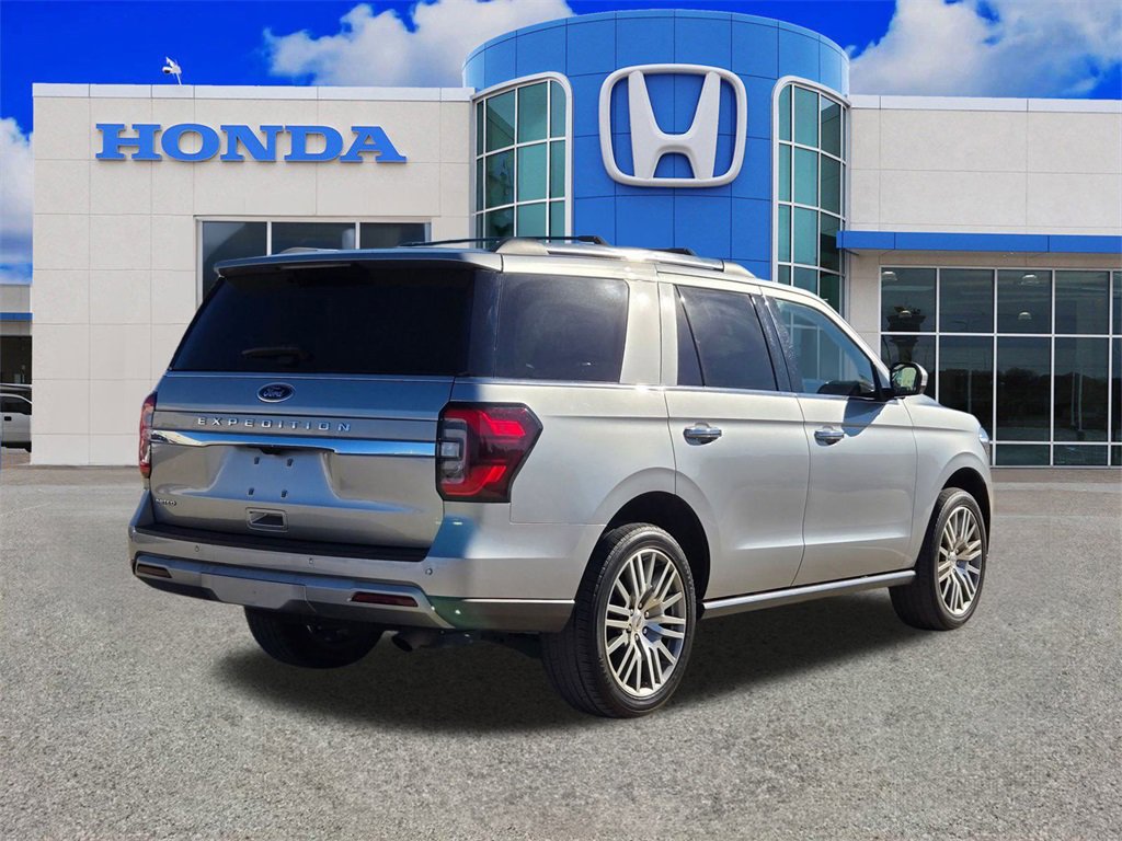 Used 2024 Ford Expedition Limited image 3